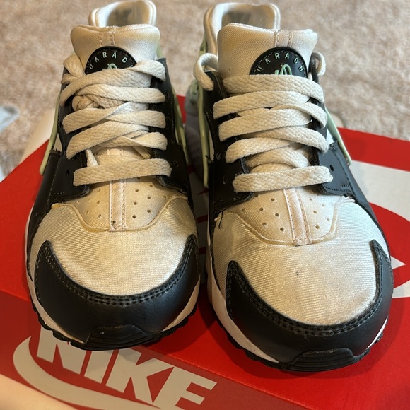 Kids Nike Huarache Run (GS) White/Mint/Black Size 3.5 - Picture 2 of 4